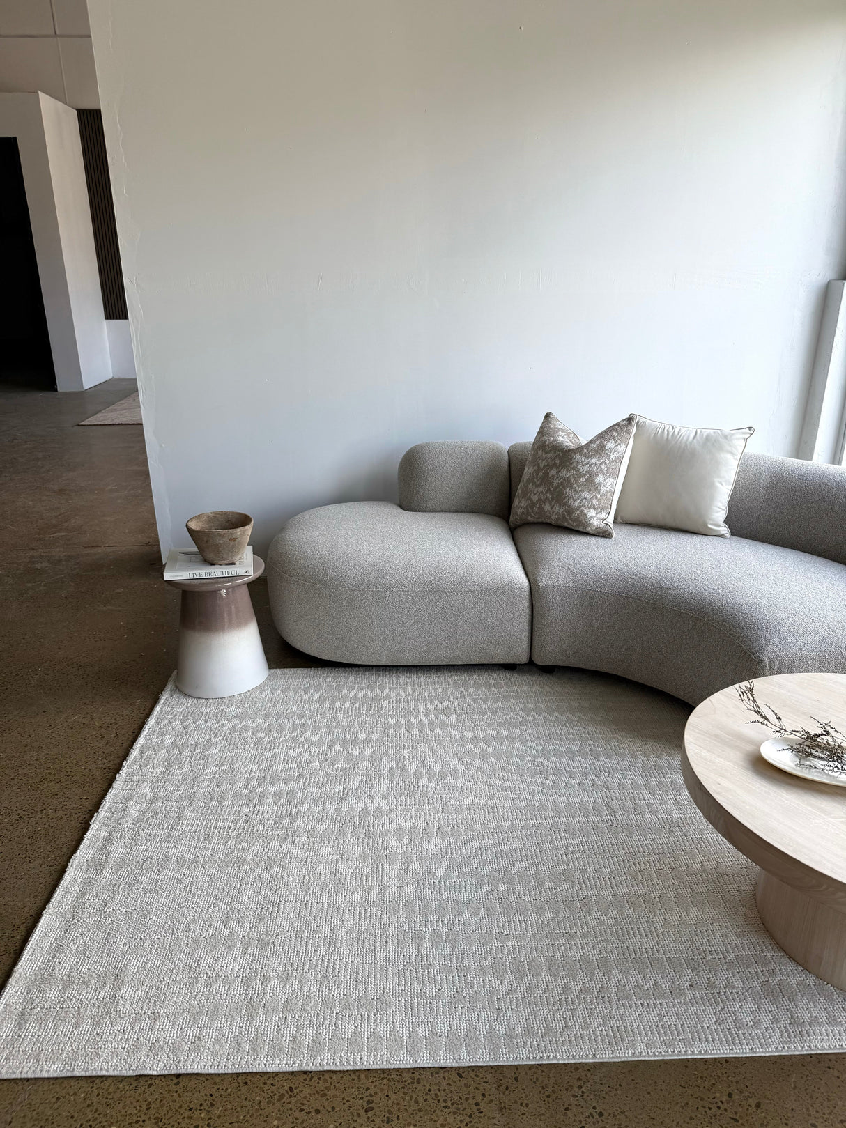 Nyla Frost Cream Rug - Hv20B