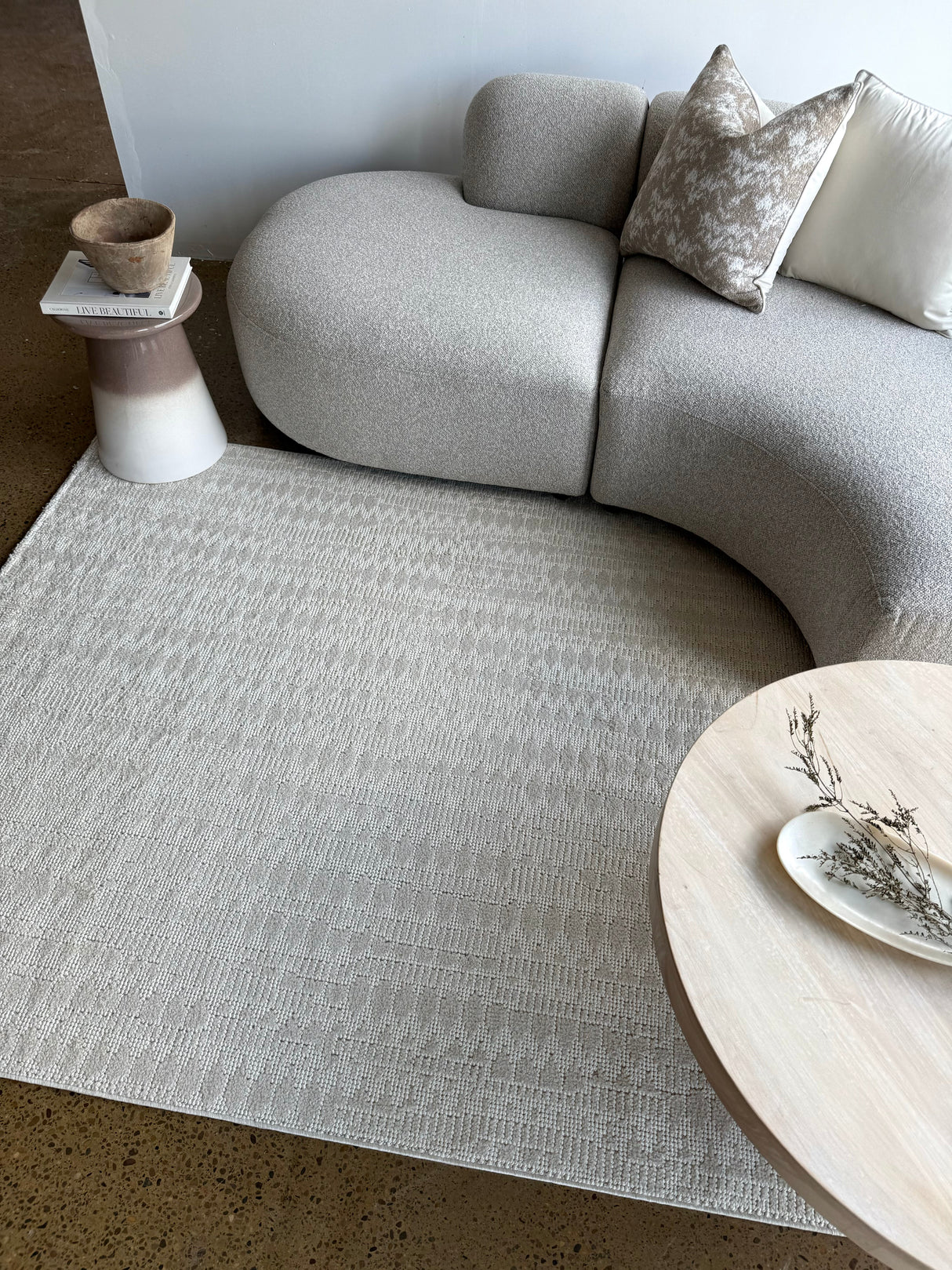 Nyla Frost Cream Rug - Hv20B