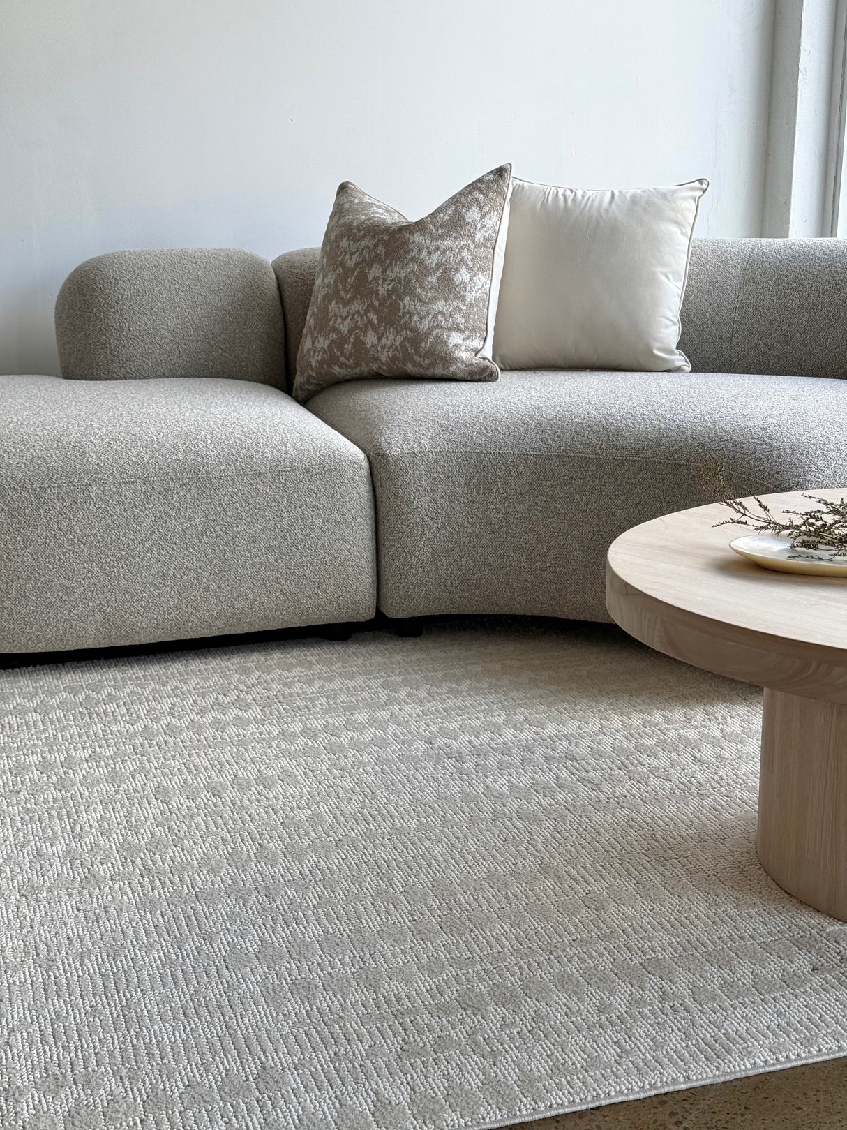 Nyla Frost Cream Rug - Hv20B