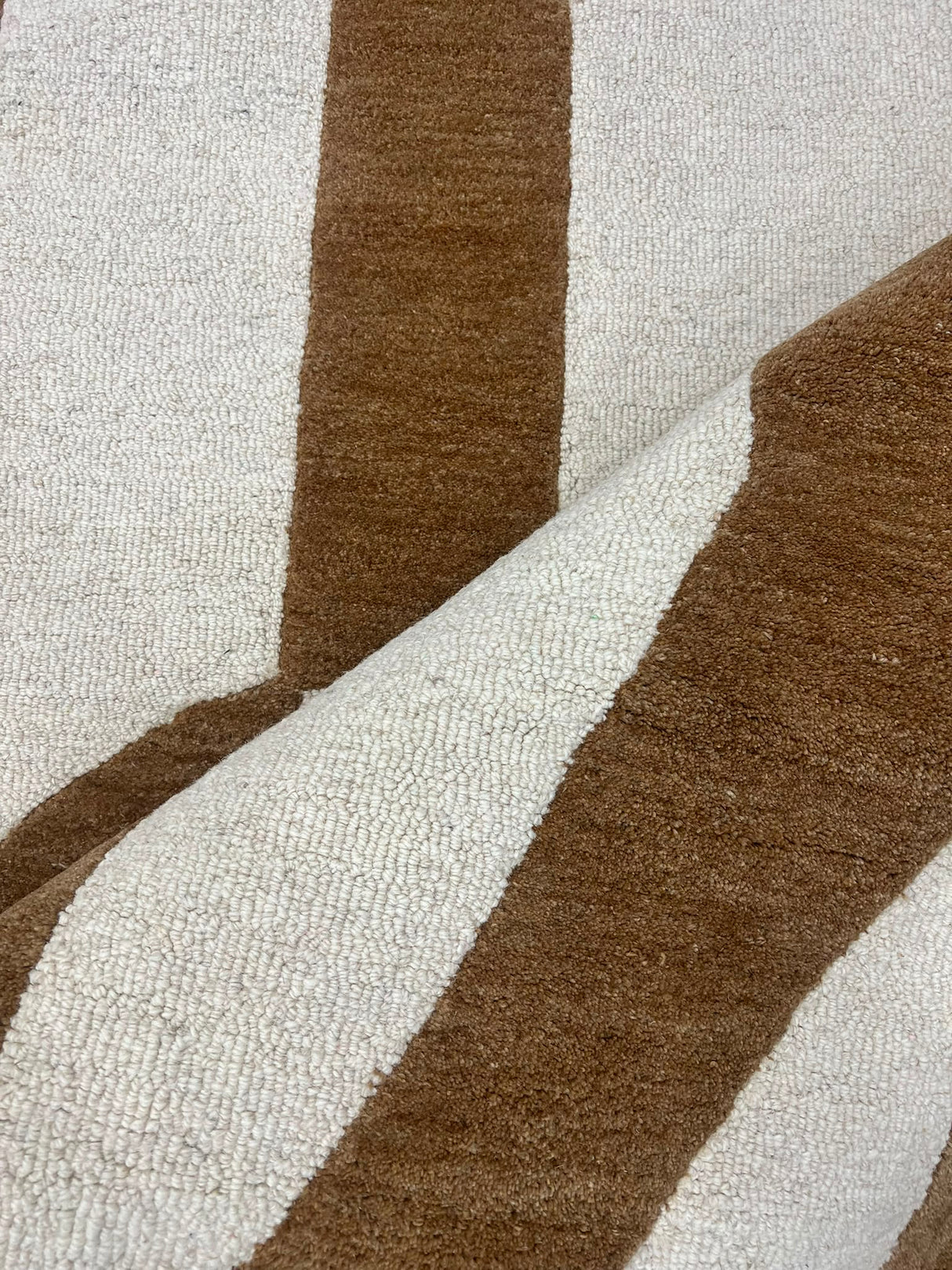 Fabien Handtufted Polyester Wool Brown Dino