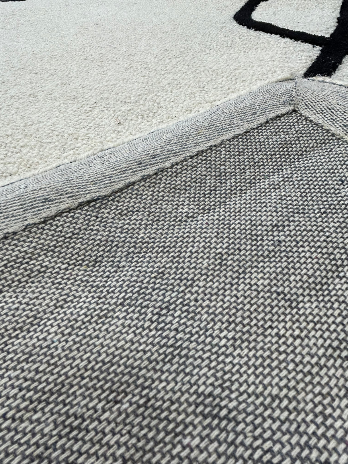 Fabian Flow Floor Rug Black