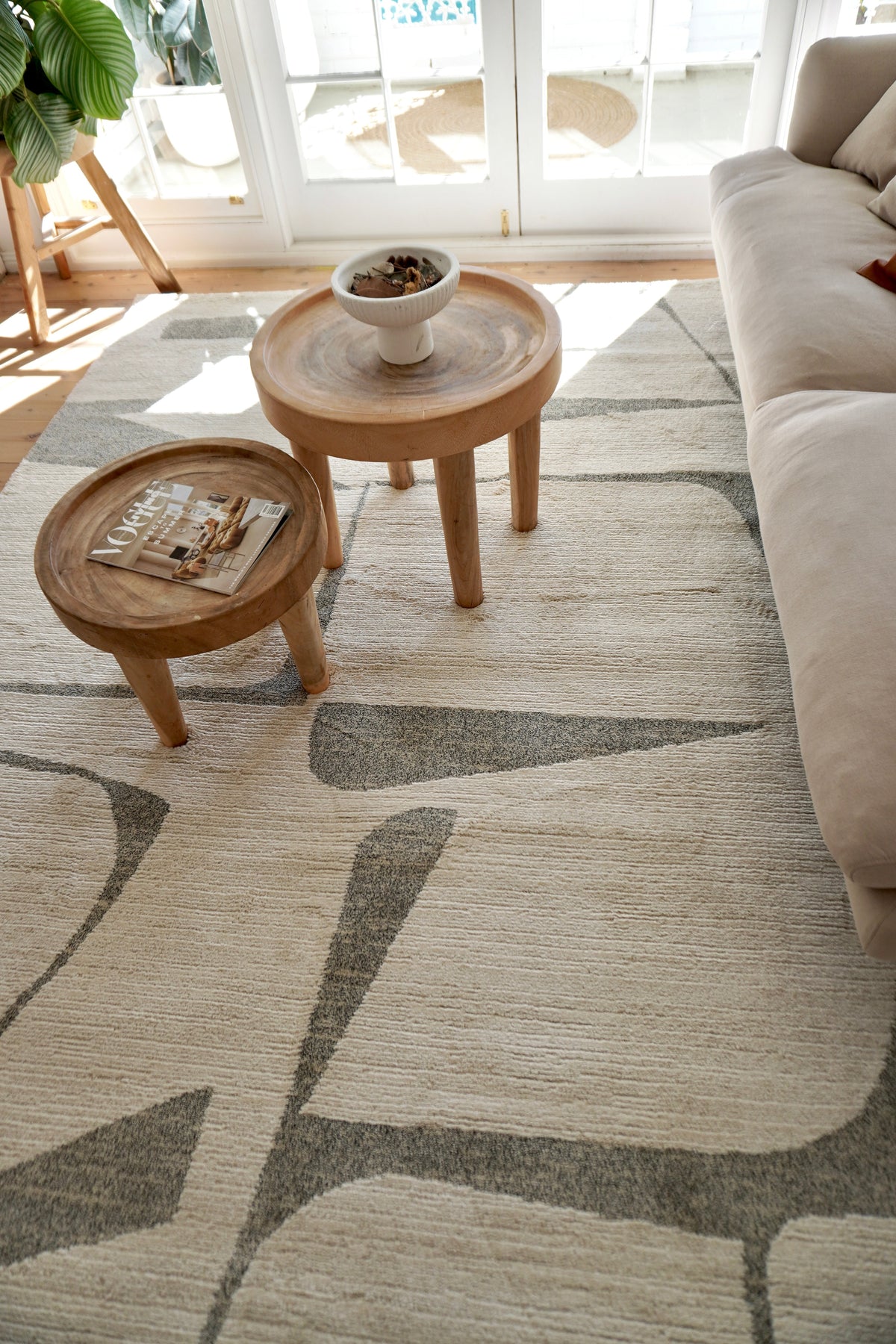 LOKI ABSTRACT GREY (64644_161) – Love That Homewares